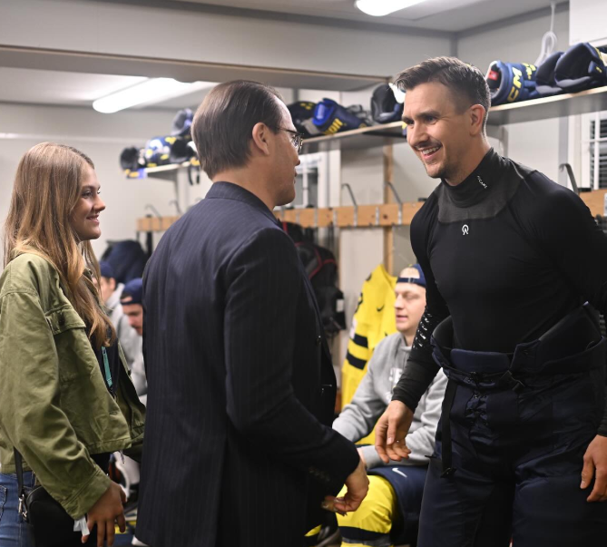 Prince Daniel and Princess Estelle bring good luck to Sweden’s ice hockey players